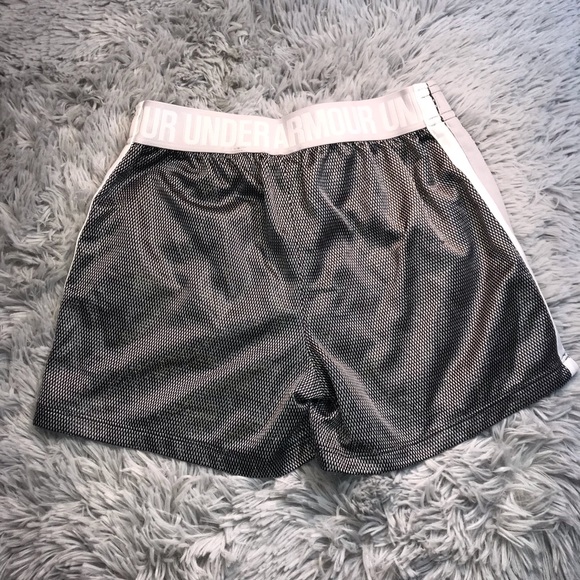 3/$34 UNDER ARMOUR HEAT GEAR SHORTS SILVER/GREY GIRLS SIZE  M/YOUTH - Picture 5 of 16